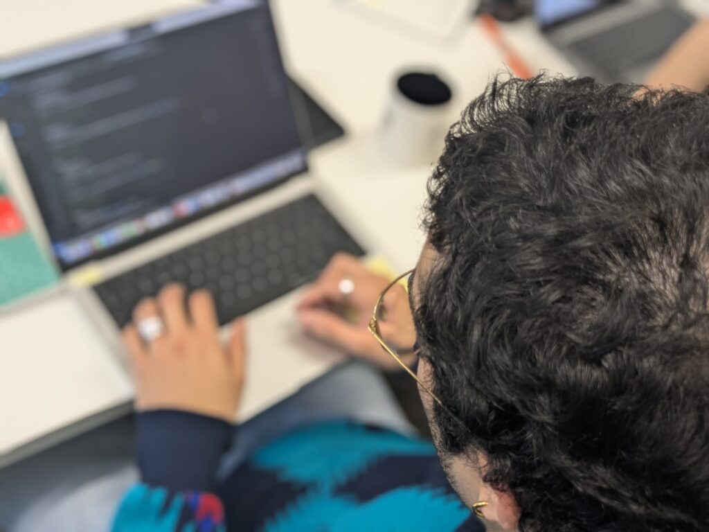 Fernando is hard at work detecting blocks of synteny in a range of social wasp species.